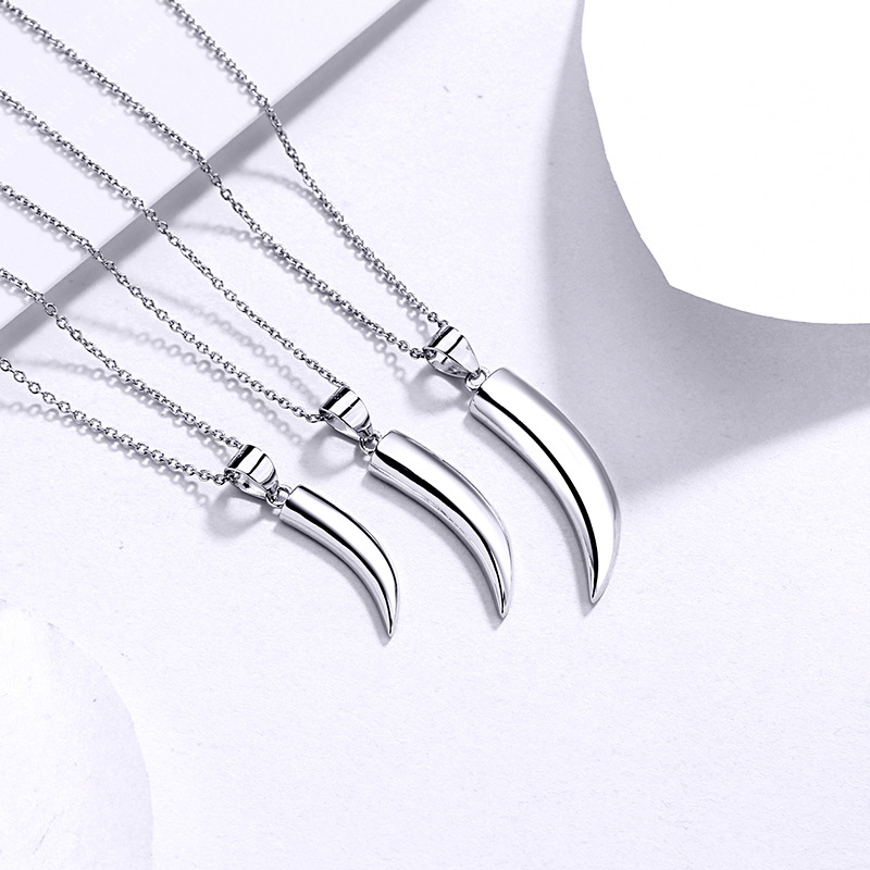 925 plata esterlina colgante en forma de luna mujer Europa y América cruzada retro simple de alto nivel sensación colgante crescente cadena clavícula