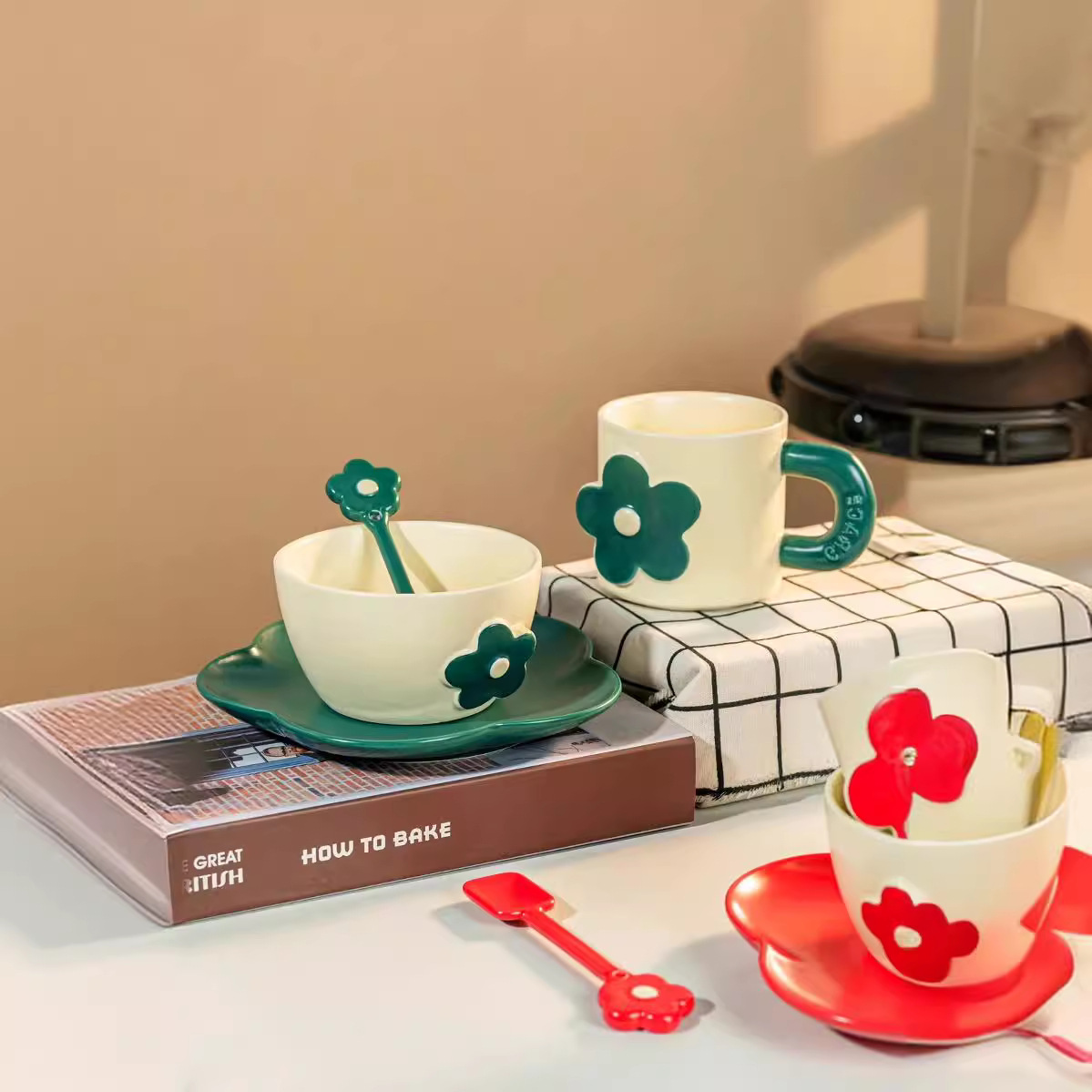 Flores creativas japonesas cubiertos de cerámica conjuntos de platos cucharas tazas personalidad regalos de alto valor pequeño fresco
