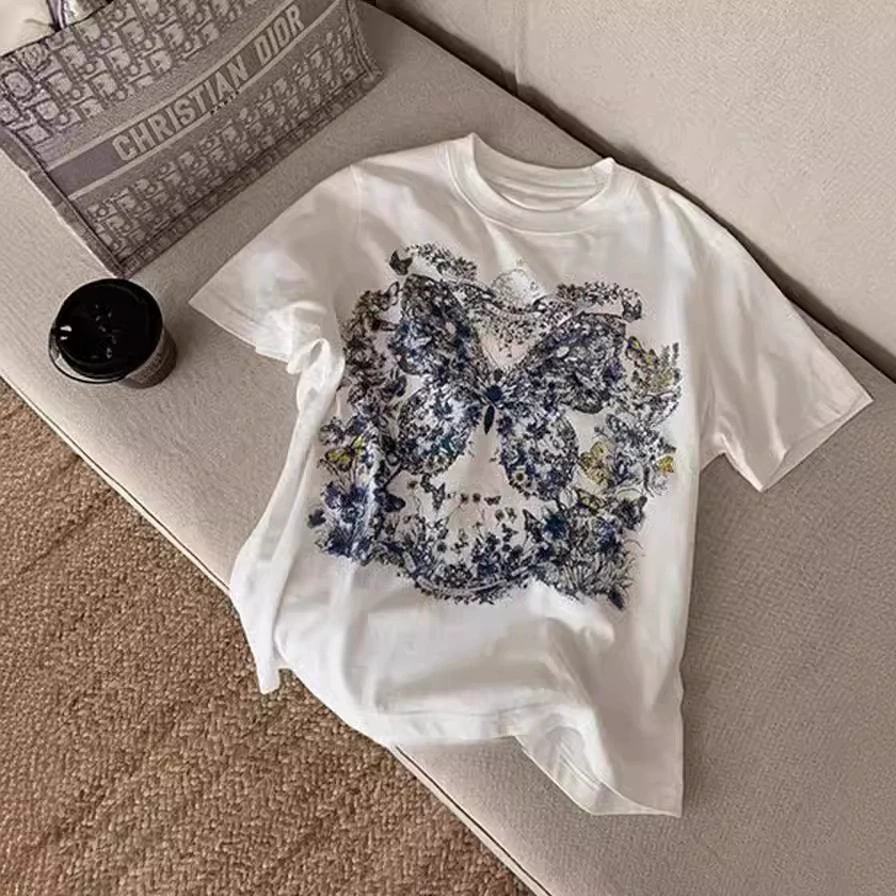 Футболка с короткими рукавами с белым принтом Женская 2024 Летний хлопок Харадзюку Свободный ленивый стиль дизайн Чувство нишевые топ