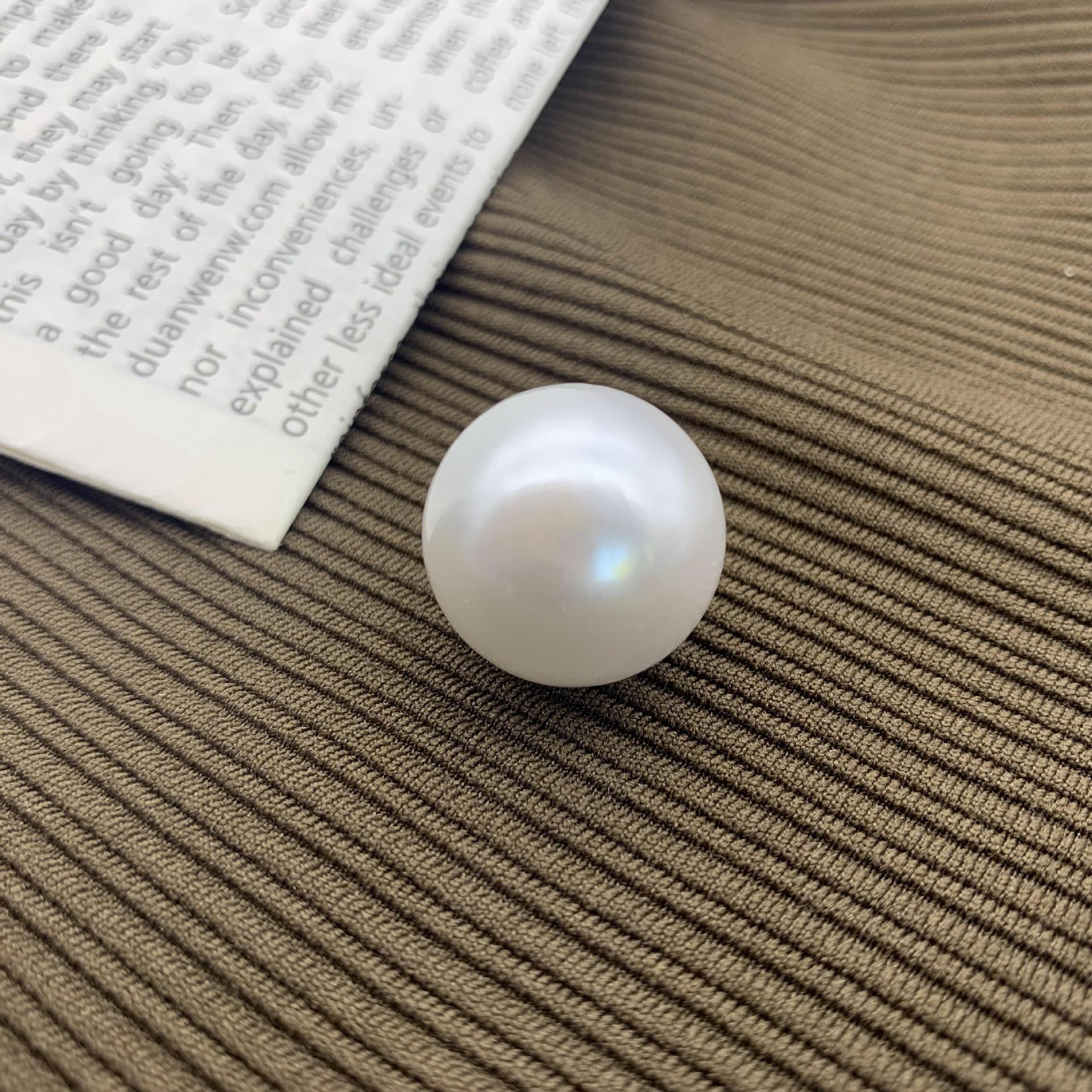 [Pure white without pores]