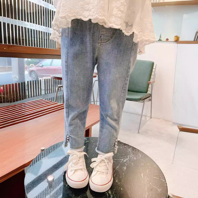 Jeans de pies pequeños para niñas 2025 primavera y otoño nuevos pantalones casuales de estilo occidental para niños coreanos pantalones largos de todo fósforo para niñas image 2