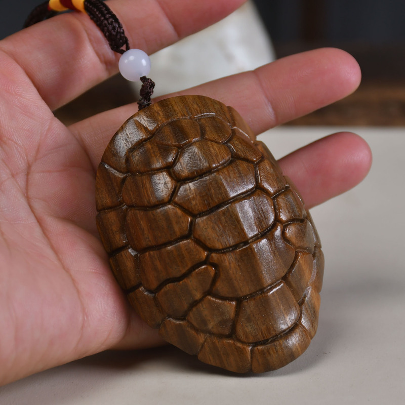 Green sandalwood rich armour world hand piece Xiangyun rich armour cliff cypress wood rich armour one side carved handicraft pendant car hanging