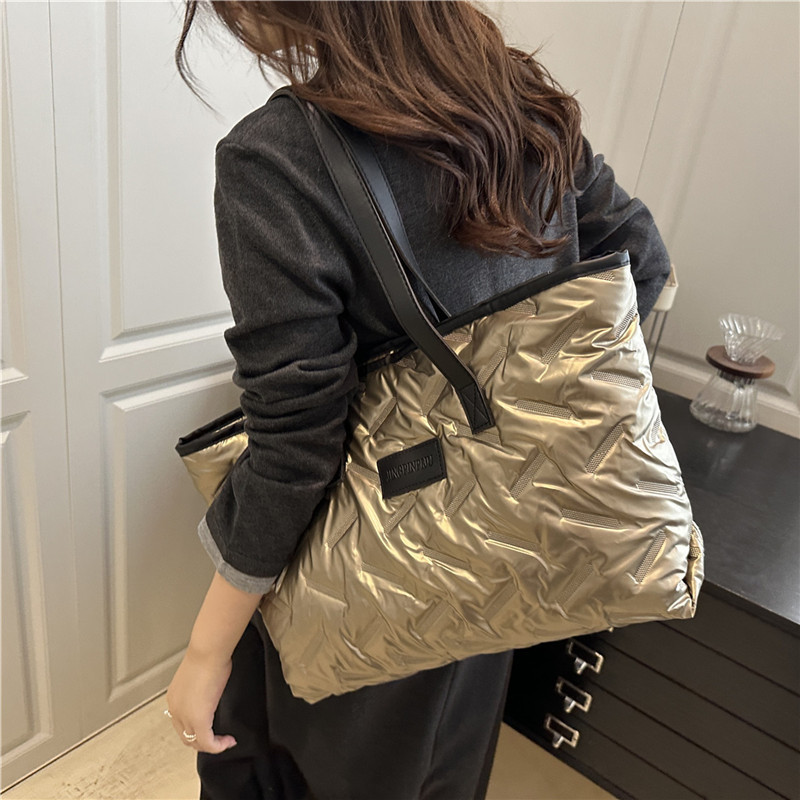 秋季大容量羽绒服包包女2025新款小众手提单肩包高颜值时尚托特包|undefined