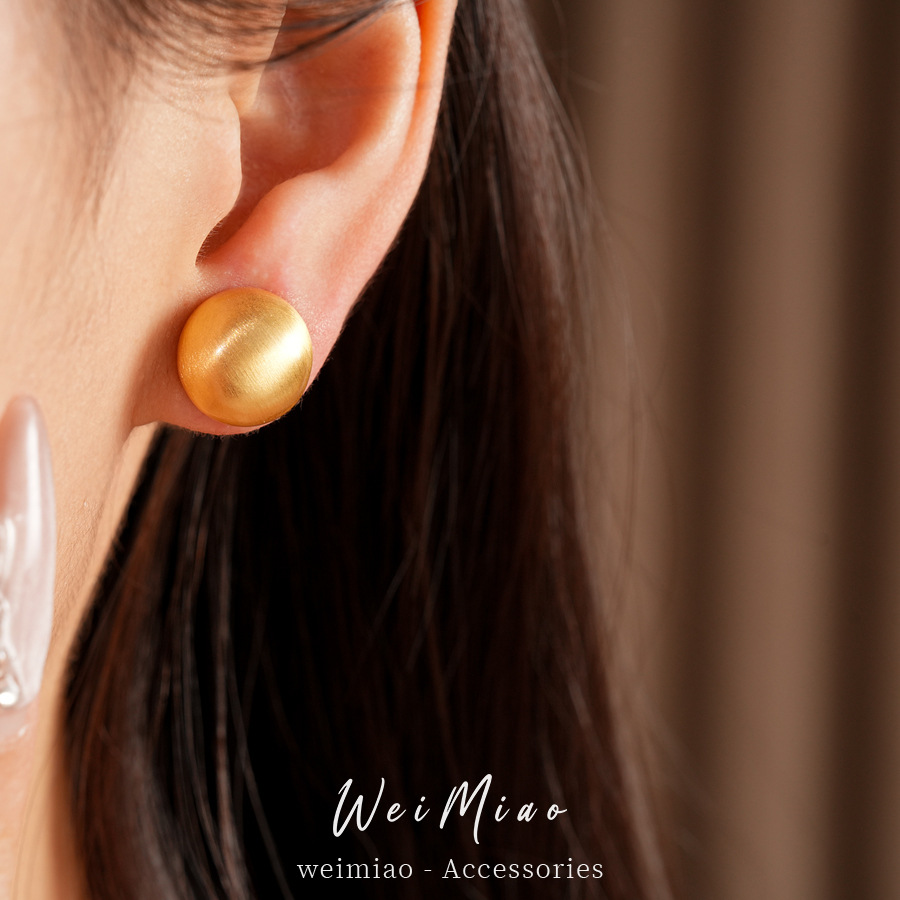 Un aretes de perlas redondos pincelados de moda simple para viajar aretes de perlas ligeros de lujo de alta calidad para mujeres image 5