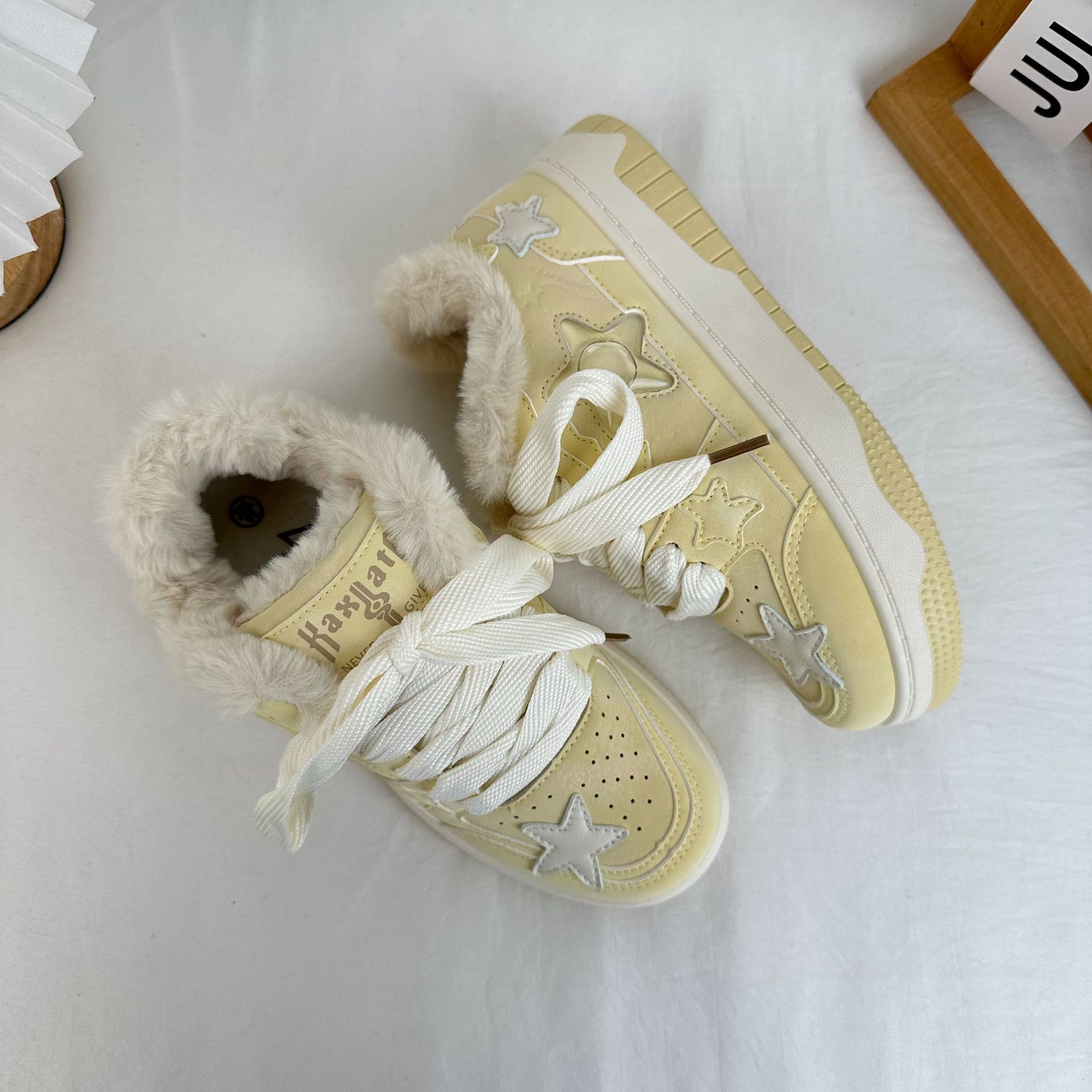 Zapatos de algodón de onda lejana para mujer, zapatos de plataforma de todo fósforo más zapatillas de terciopelo, invierno 2025 nuevo estilo, zapatos de mujer cálidos coreanos, cabello