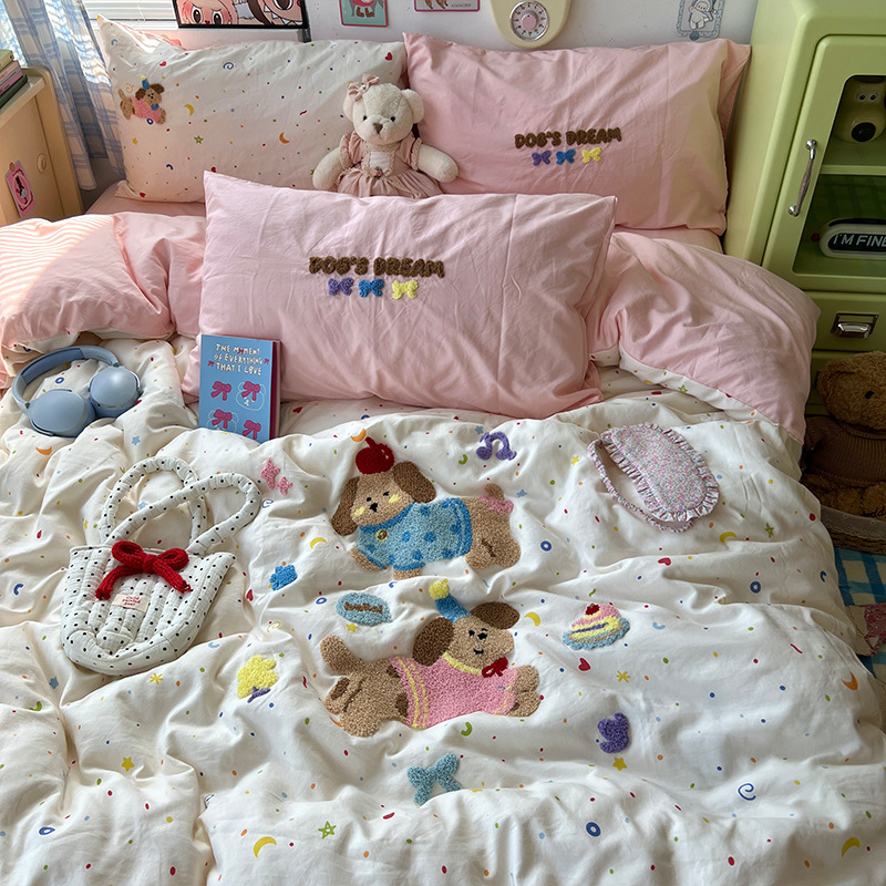 Toallas de algodón lavados con agua bordadas cuatro piezas juegos de estudiantes de tres piezas juegos de dormitorios de chicas fábrica de dibujos animados al por mayor