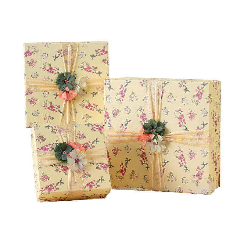 Nueva caja de regalo de flores caja de regalo de mano de alta gama pequeña bolsa de cosméticos de lápiz labial cuadrado fresco fabricante de cajas al por mayor