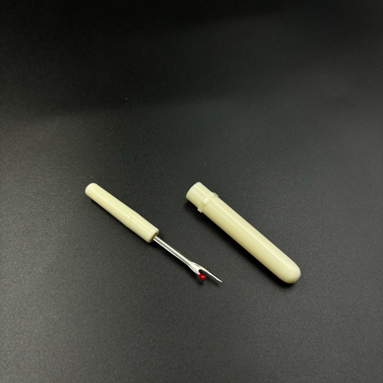 Cuchillo de alambre de acero al carbono al por mayor, desmontador de costura de punto de cruz, herramienta de tejido de hilo de mango de plástico de color para el hogar