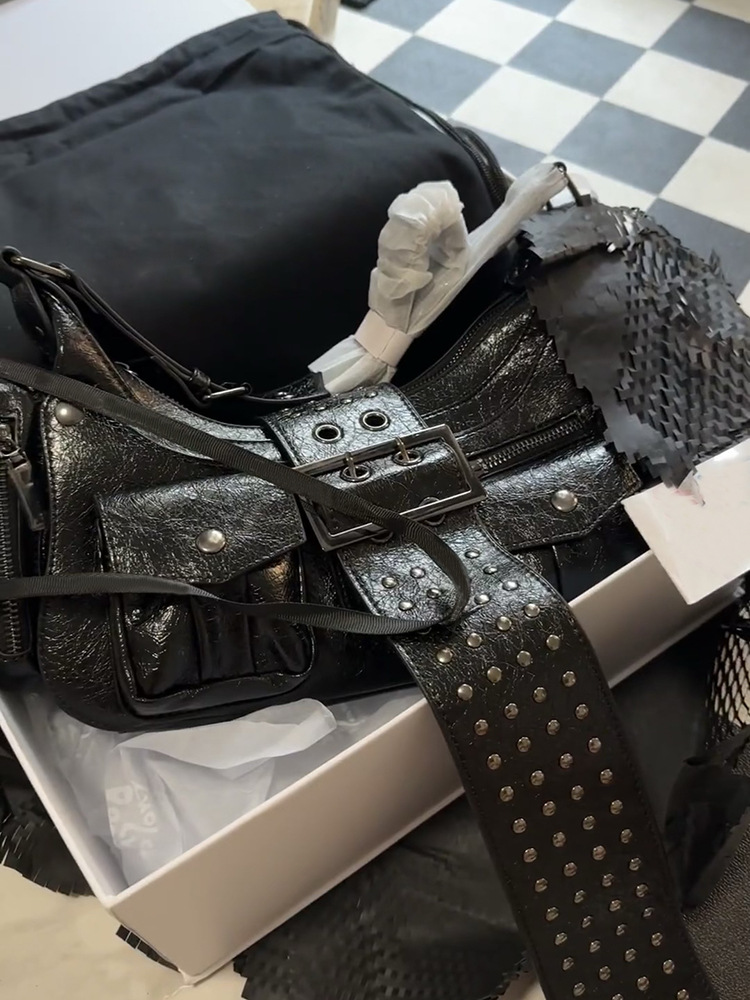 Kleine Nischendesigner Sweet Jubie Hot Girl Motorcyc Rivet Belt Buck Sing Schultertasche Unterarmtasche Neu_voghion.com