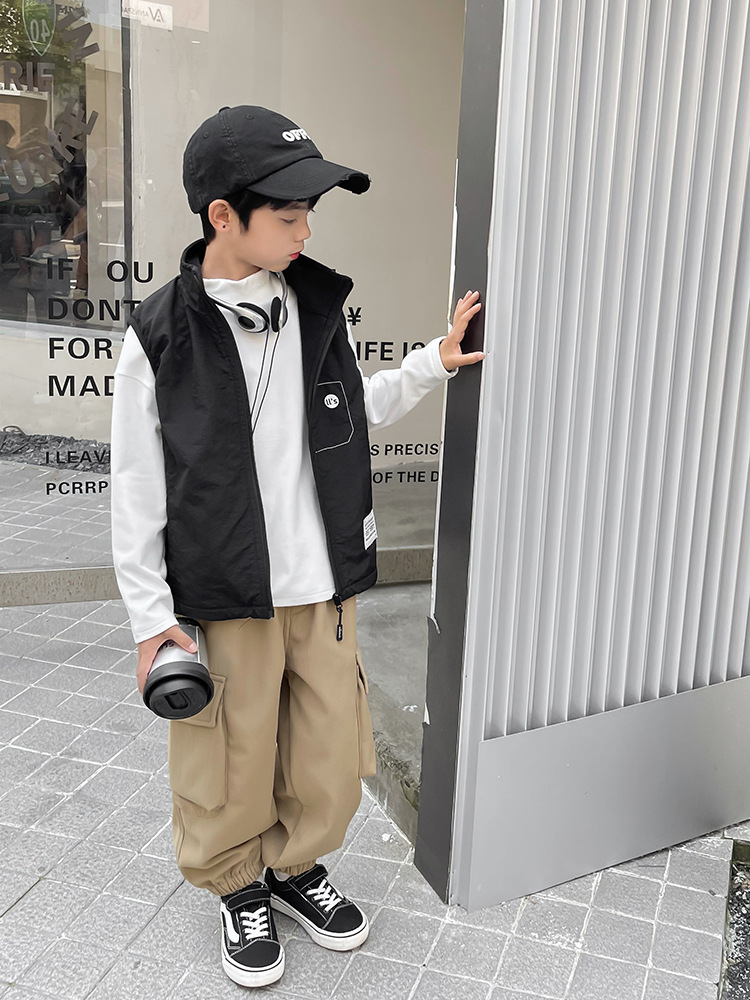 Camisa de fondo de cuello alto medio para niños engrosada 2023 ropa interior cálida para niños nuevos ropa de otoño e invierno camisa de manga larga para niños medianos y grandes