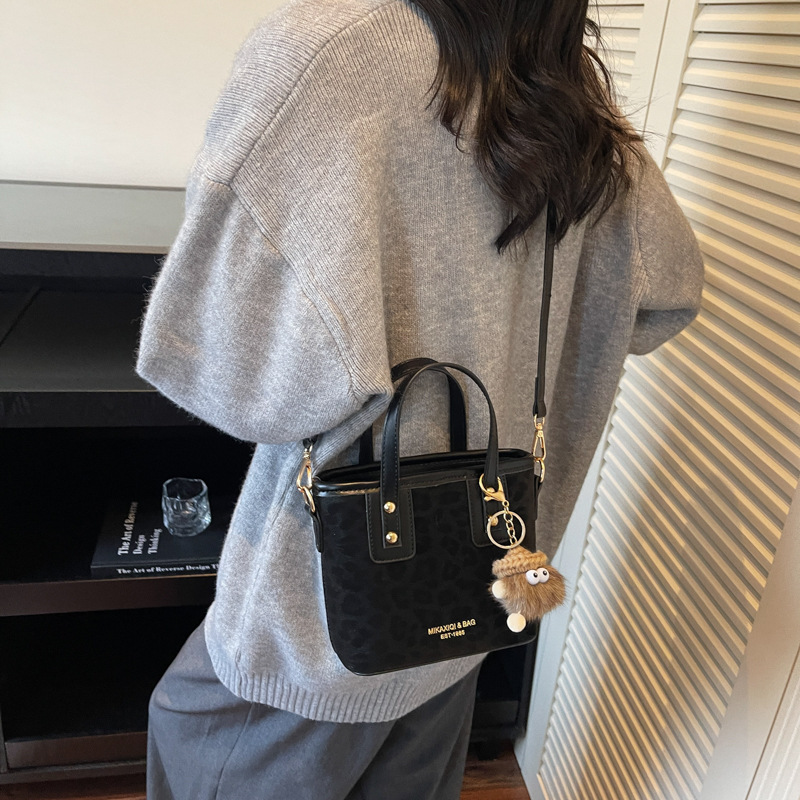 秋冬复古菜篮子小包包女2025新款时尚手拎水桶包高级感豹纹斜挎包|undefined