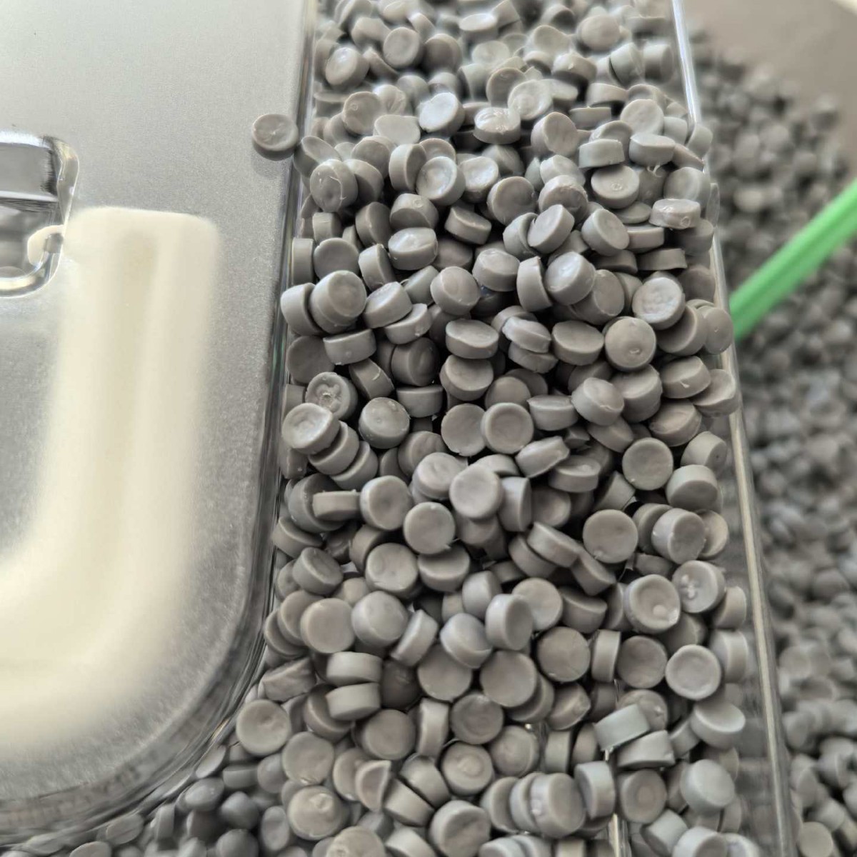 Trex Outdoor 灰色HDPE再生料 耐-40℃抗裂+80℃耐热 秋千椅原料