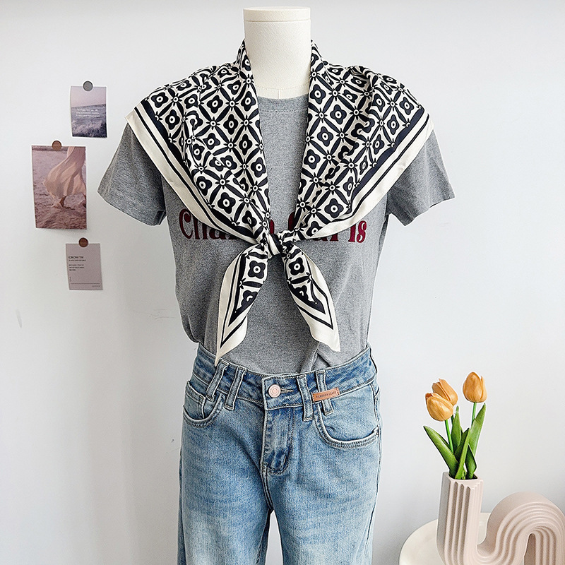 Toalla triangular fina de estilo estilo INS, moda multifuncional, impresión floral creativa, bufanda fina, bufanda triangular de sarga image 3