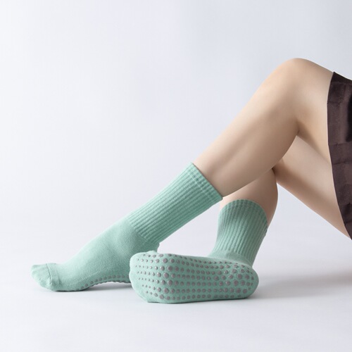 New autumn and winter mid-length yoga socks long Pilates socks all-inclusive women's terry plus velvet thick round head mid-length socks