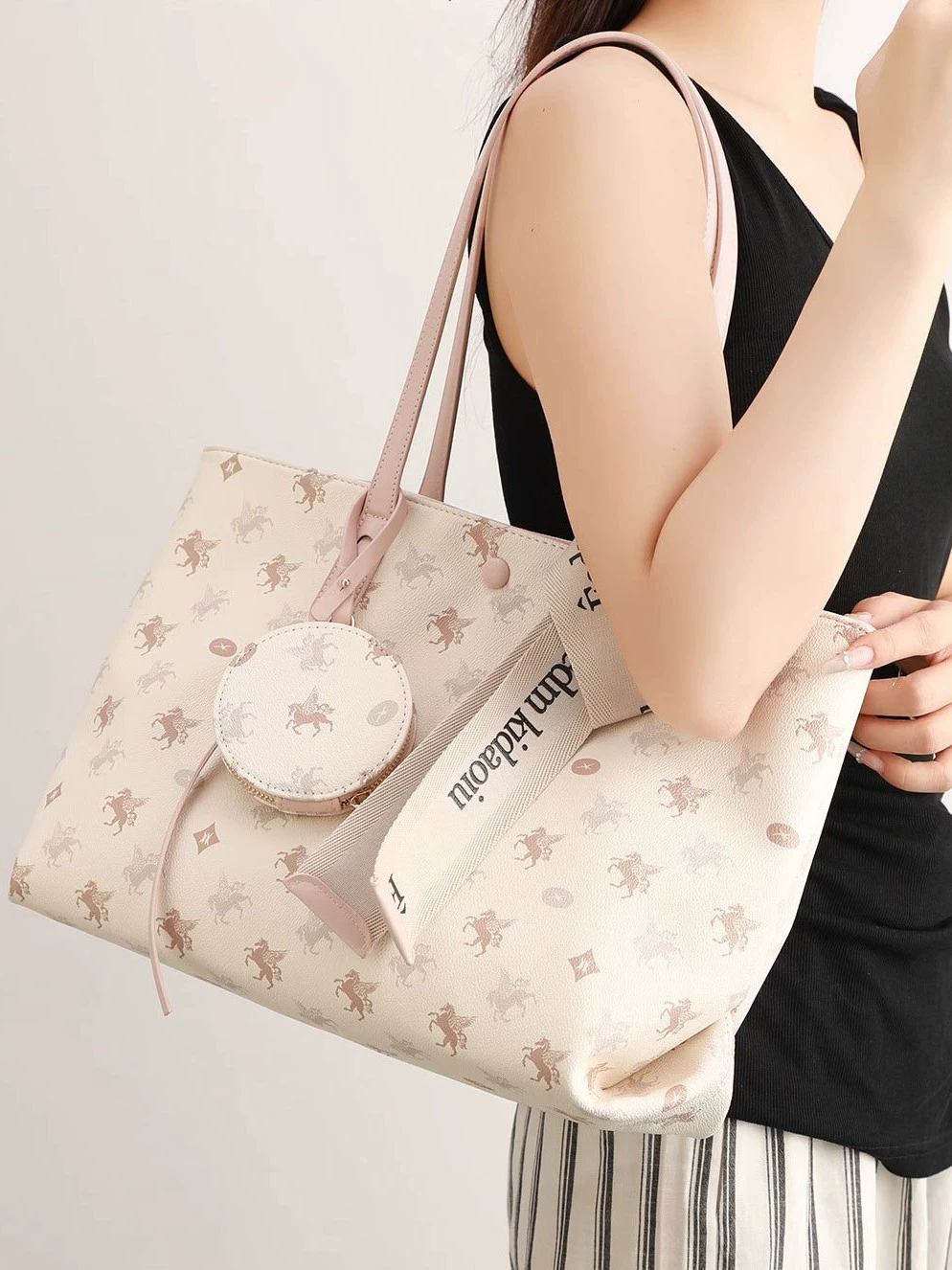 Capacious one-shoulder bag, for students