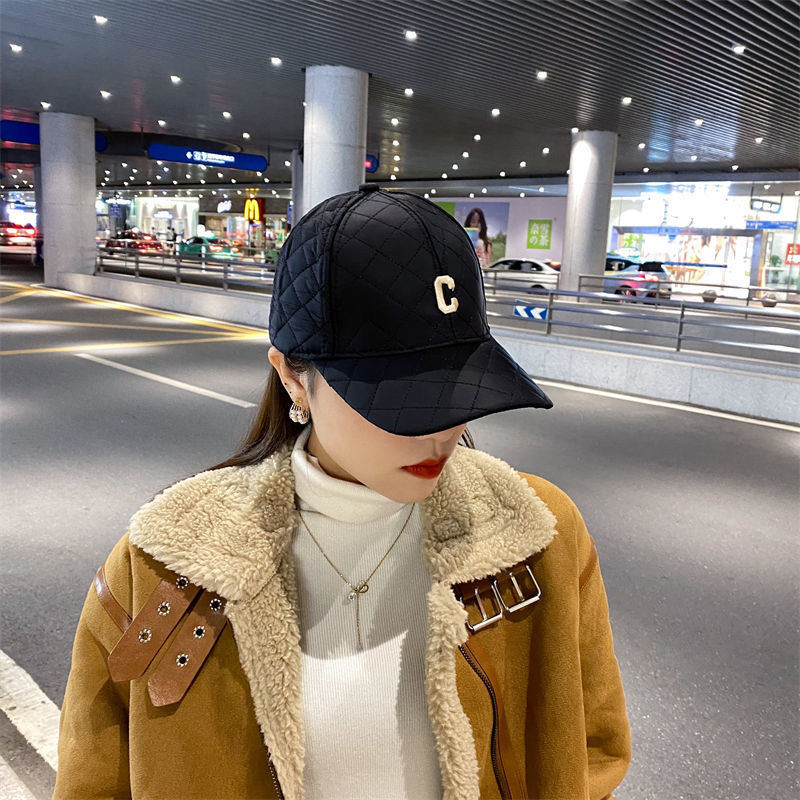 Piccolo design con senso del piumino in cotone scozzese caldo baseball invernale ricamo coreano semplice coppia cappello con lingua d'anatra femminile_voghion.com