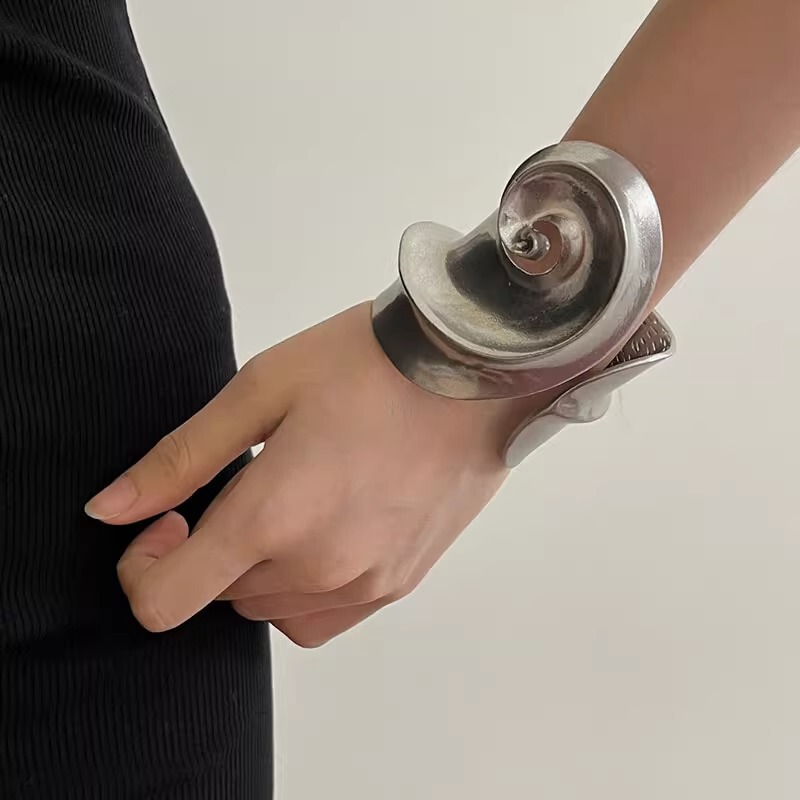 ZR Same European and American Heavy Industry Exaggerated Metal Twisted Wide Edition Elastic Bracelet Men's and Women's Retro High-end Arm Ring Fashion