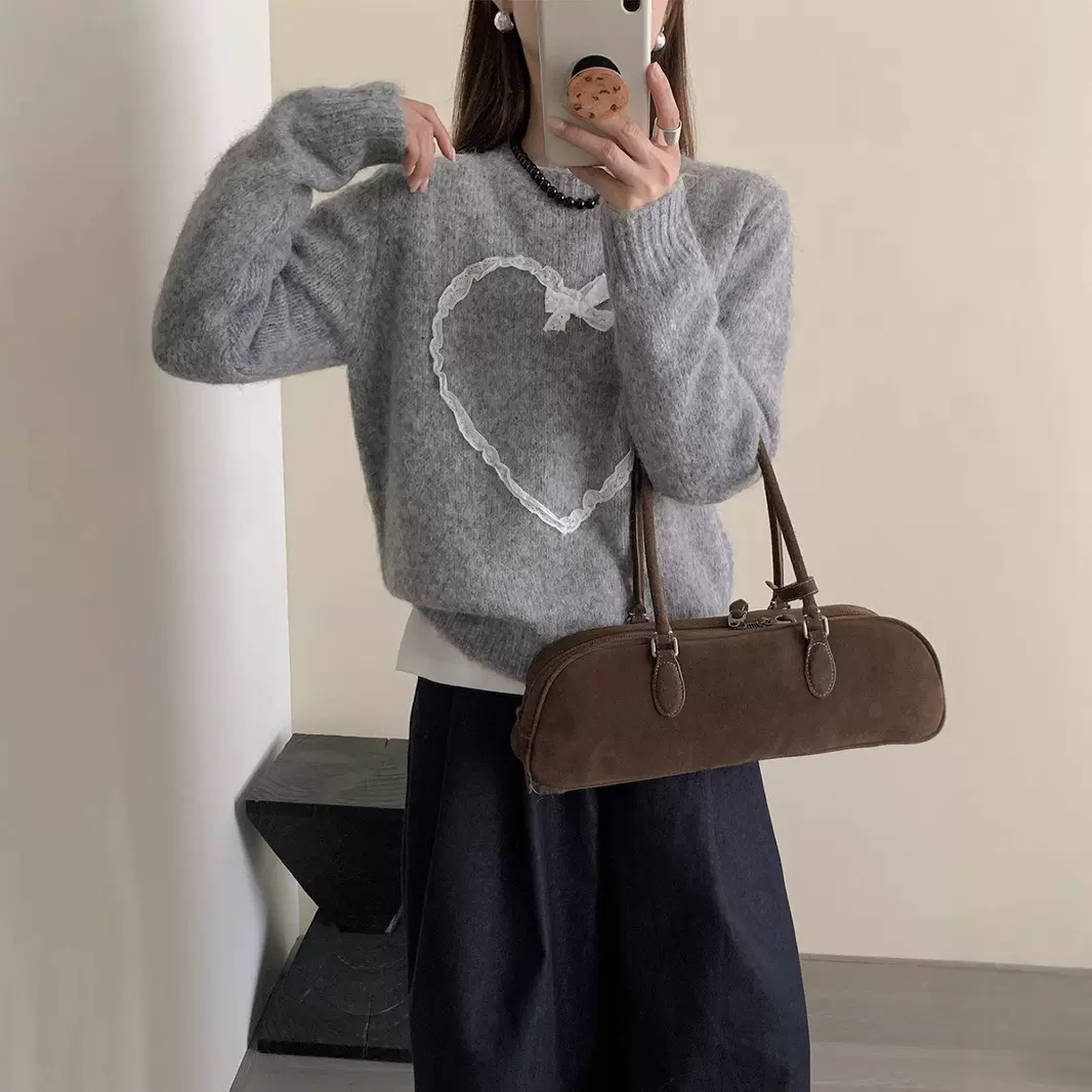 灰色爱心圆领毛衣女内搭2024秋冬新款打底宽松慵懒风长袖针织上衣
