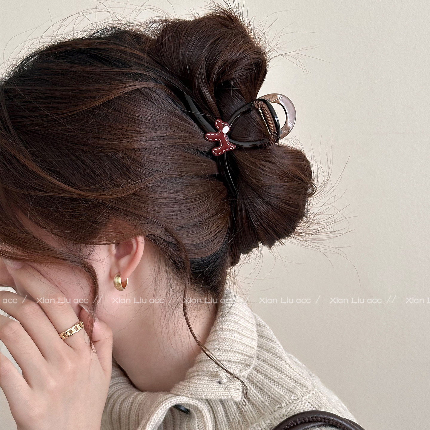 Red puppy hair claw clip - small