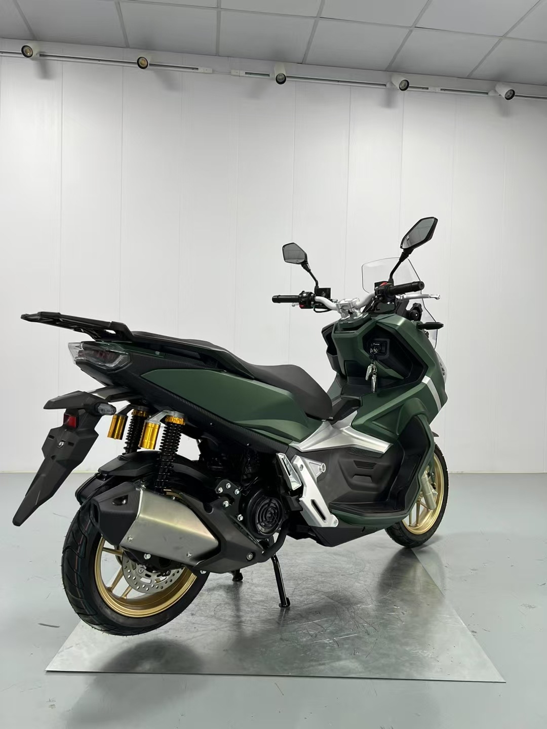 The Source Factory Specializes in Supplying Fuel-Efficient Scooters and Motorcycles to Amazon, Offering Two-Wheeled Motorcycles with Strong Power