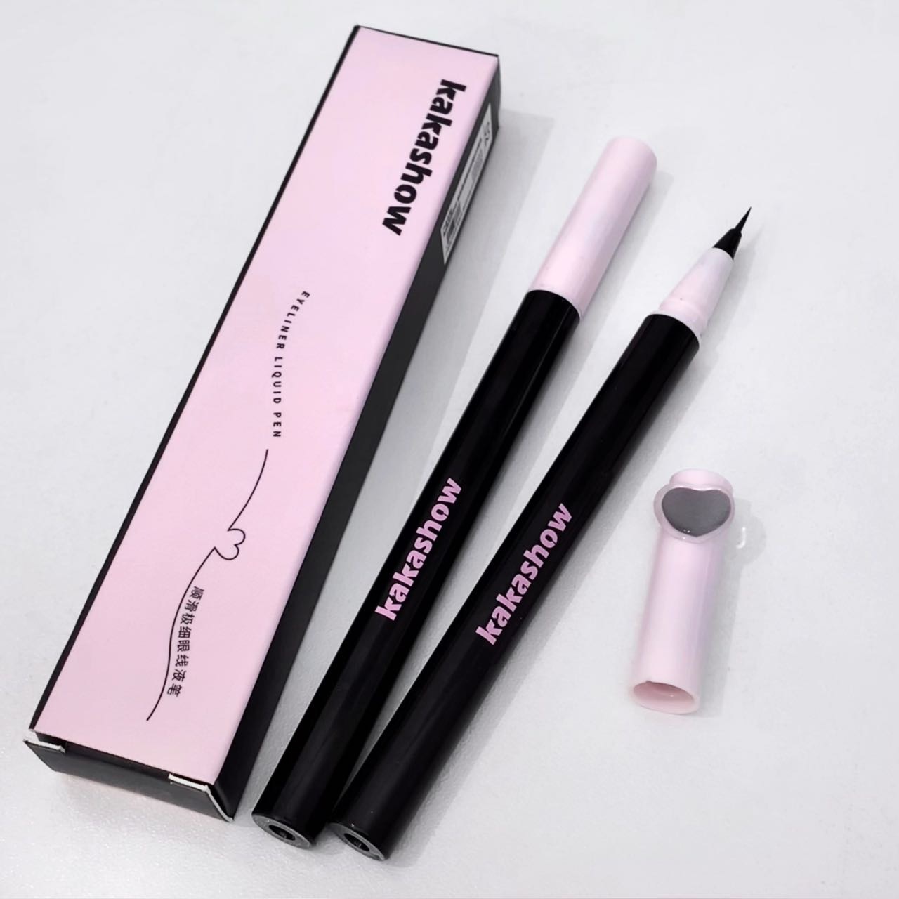 kakashow Smooth Ultra-fine eyeliner Liquid is smooth, waterproof, sweat-proof and does not smudge. It is suitable for beginners to naturally lower their eyelashes undefined