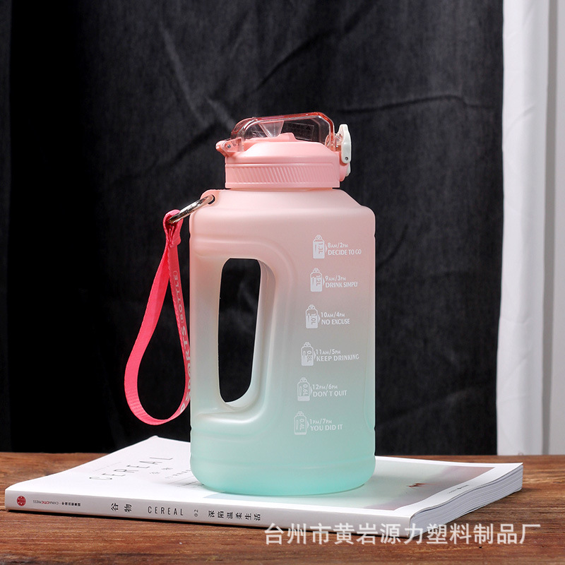 1.5L de gran capacidad tonelada barril portátil hervidor de agua con escala gimnasio taza fitness escala botella de agua Internet celebridad taza