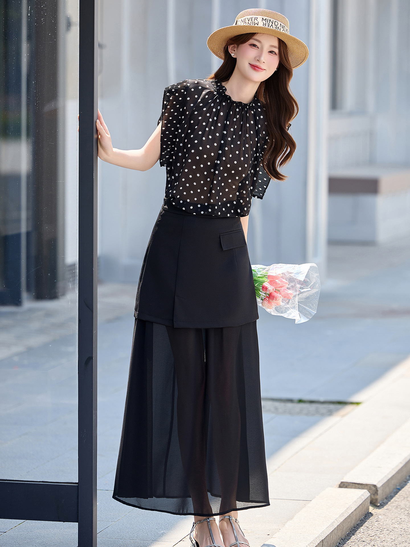 Set áo sơ mi chấm bi + chân váy midi suông rộng thiết kế thanh lịch 2026 — Màu ảnh