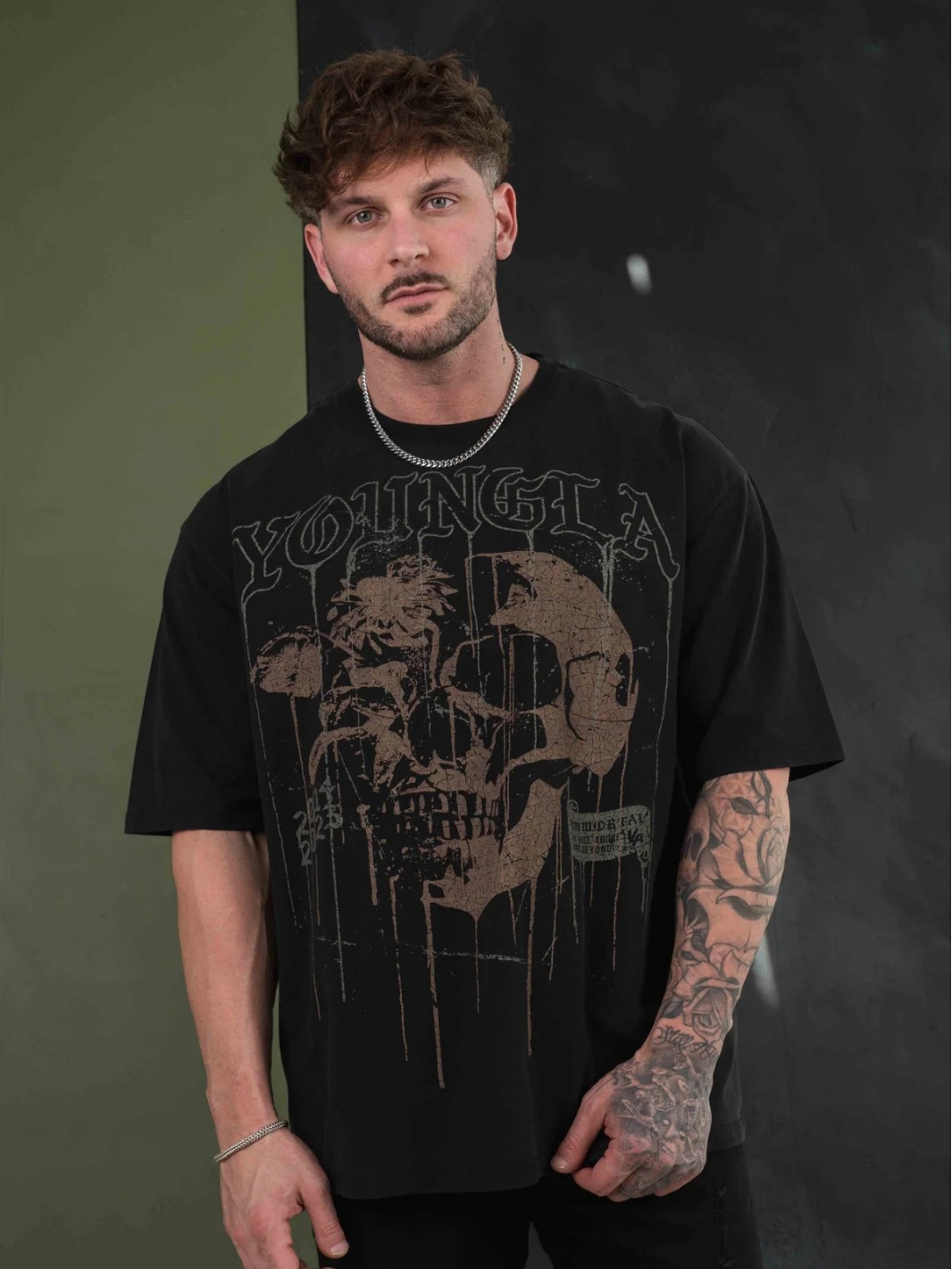 Big T-shirt with a round collar