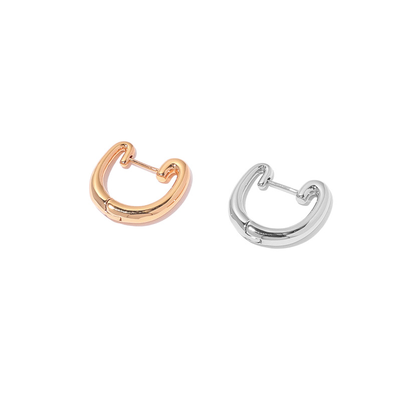 Latón chapado 18K oro real europeo y americano ins estilo simple todo fósforo elegante cercanías pendientes de diseño en forma de U pendientes para mujeres