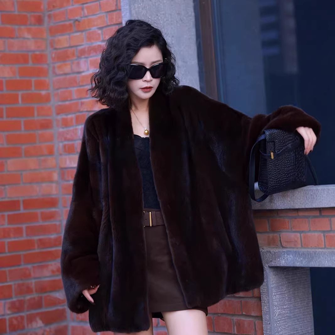 Long-sleeved, relaxed fit, perfect for autumn and winter. Loose-fitting batwing sleeves, 2026 women's fashion faux mink fur V-neck coat.