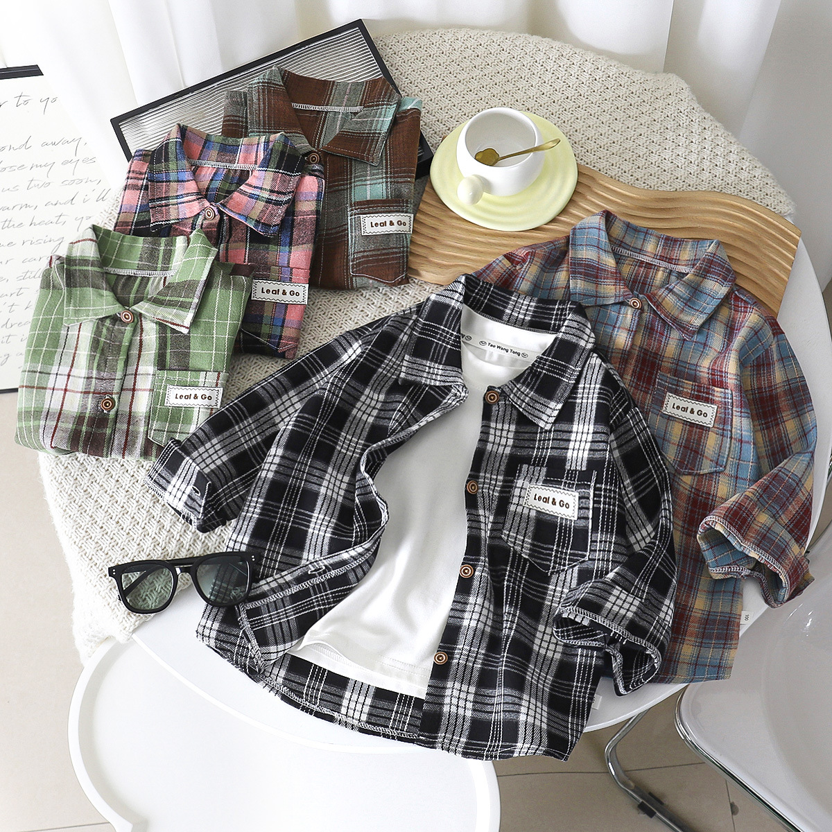 Korean style trendy boys' V-neck girls' long-sleeved casual plaid shirt top, Korean style spring and autumn cardigan, dropshipping available.