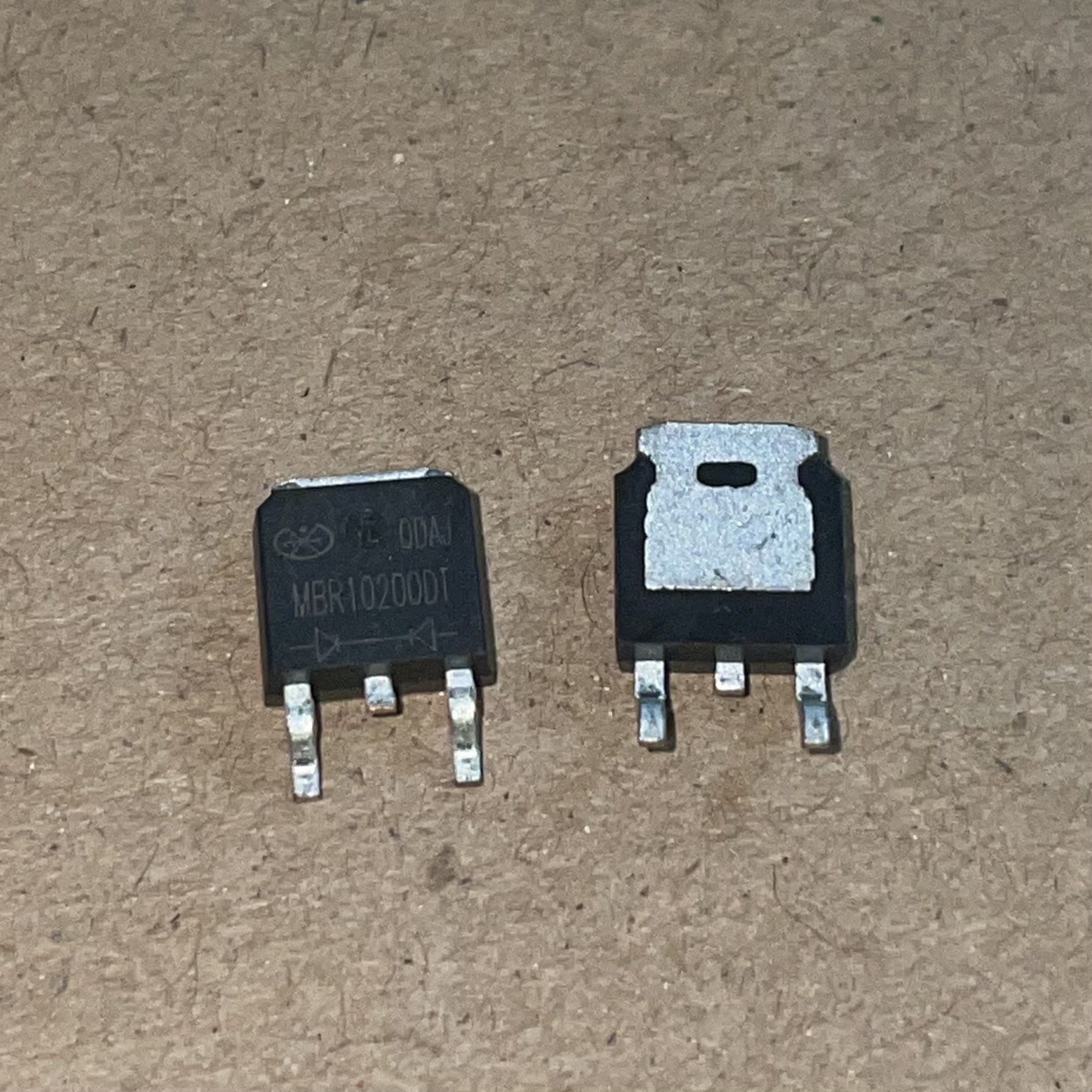 MBR10200DT TO252 200V 10A 肖特基二极管 详情咨询客服