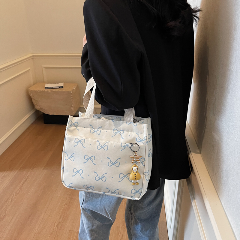 Wholesale fashion bento bag new daily lightweight handbag Korean version high-quality travel and business versatile handbag