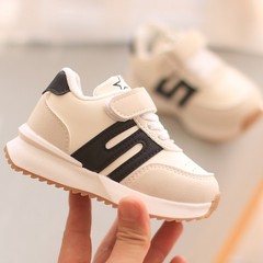 子供の運動靴の春と秋の男の子の柔らかい底のカジュアルシューズの女性の子供の靴の学歩の阿甘靴の柔らかい底の白い靴
