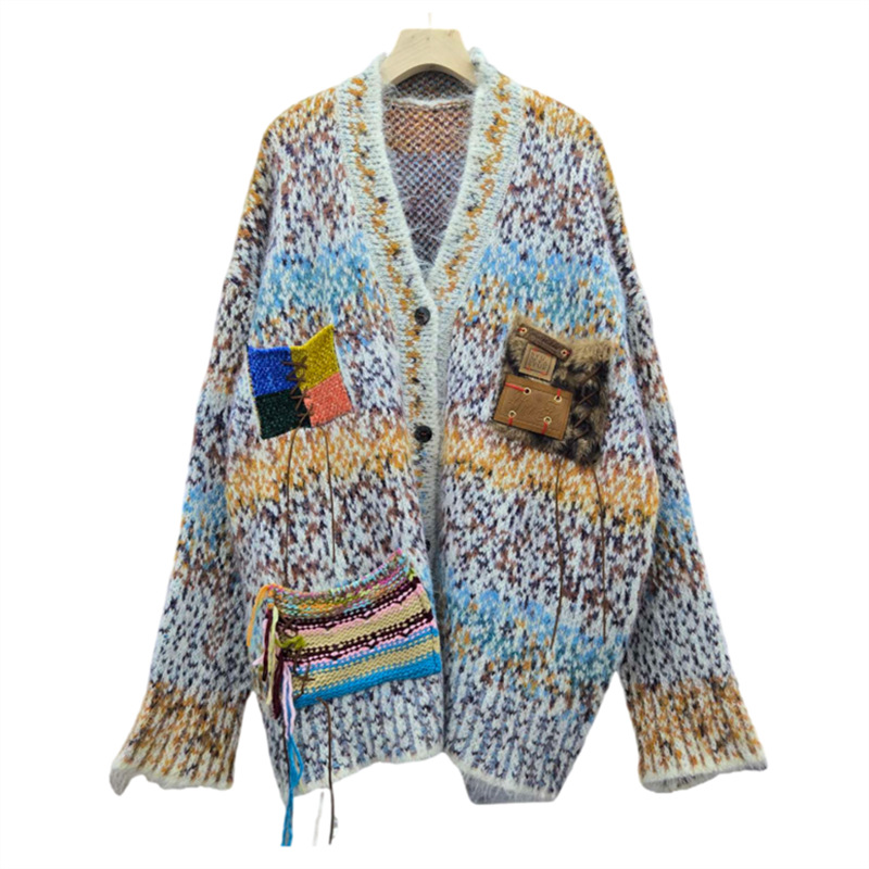 Suéter de cuello en V suéter de invierno de otoño y invierno retro diseño de reducción de edad nicho gradiente cardigan de punto