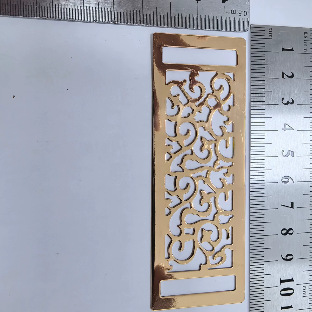 Одежда Одежда Аксессуары Пояс Цепь Украшение 35 на 100 мм Металлические блестки Золотые Полые Железные Украшения