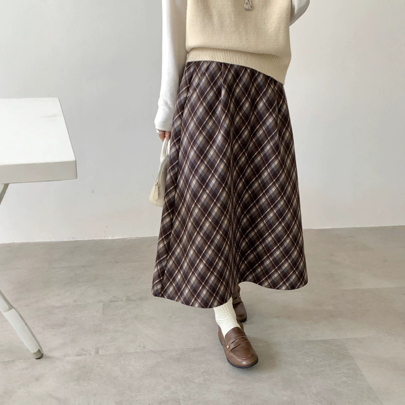 American retro brown plaid skirt for women, 2026 autumn and winter new style, petite A-line straight long skirt