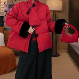 羽绒服轻奢暗纹围巾直销工厂过年提花鹅绒狐狸毛国风外套服