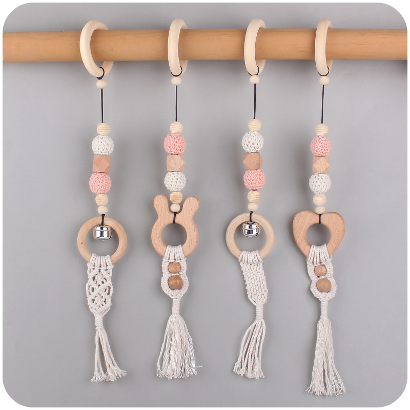 Suministros para bebés animales Mordedor de haya tejido hecho a mano colgante de cuatro piezas rack de fitness para niños juguete colgante de coche