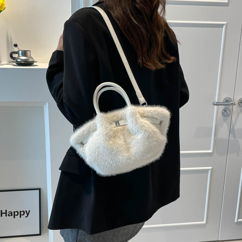 秋冬毛绒手提包女可爱淑女气质褶皱仿兔毛女包大容量毛茸茸斜挎包