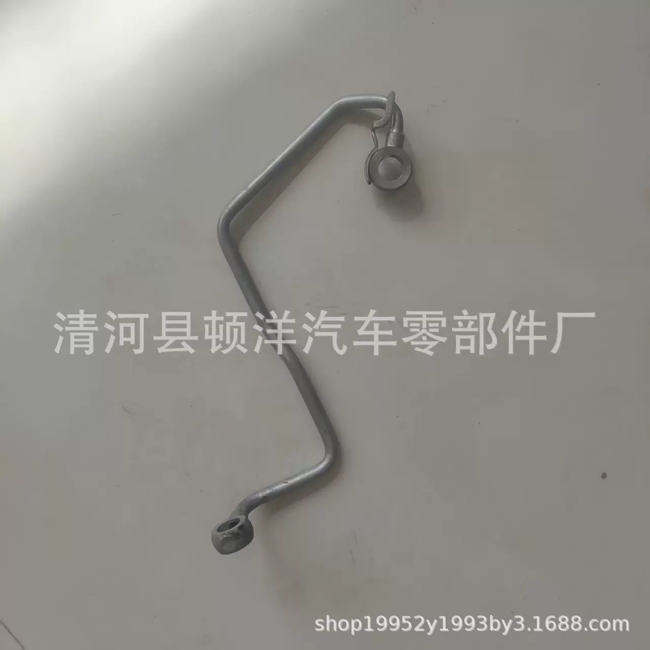 15772-31030适用于丰田汉兰达汽车发动机冷却液机油连接管铁水管