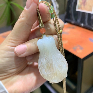 Hetian jade suet jade Baicai jade white water moist delicate as fat three-dimensional carved cabbage full atmosphere means Baicai