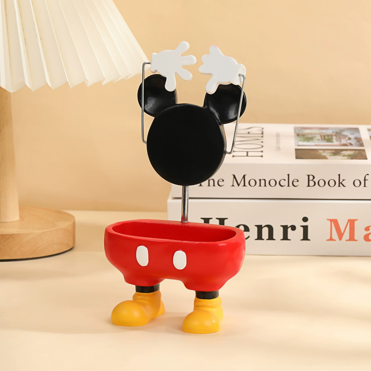 Cute remote control, storage system, universal mobile phone, table tubing, decorations, wholesale