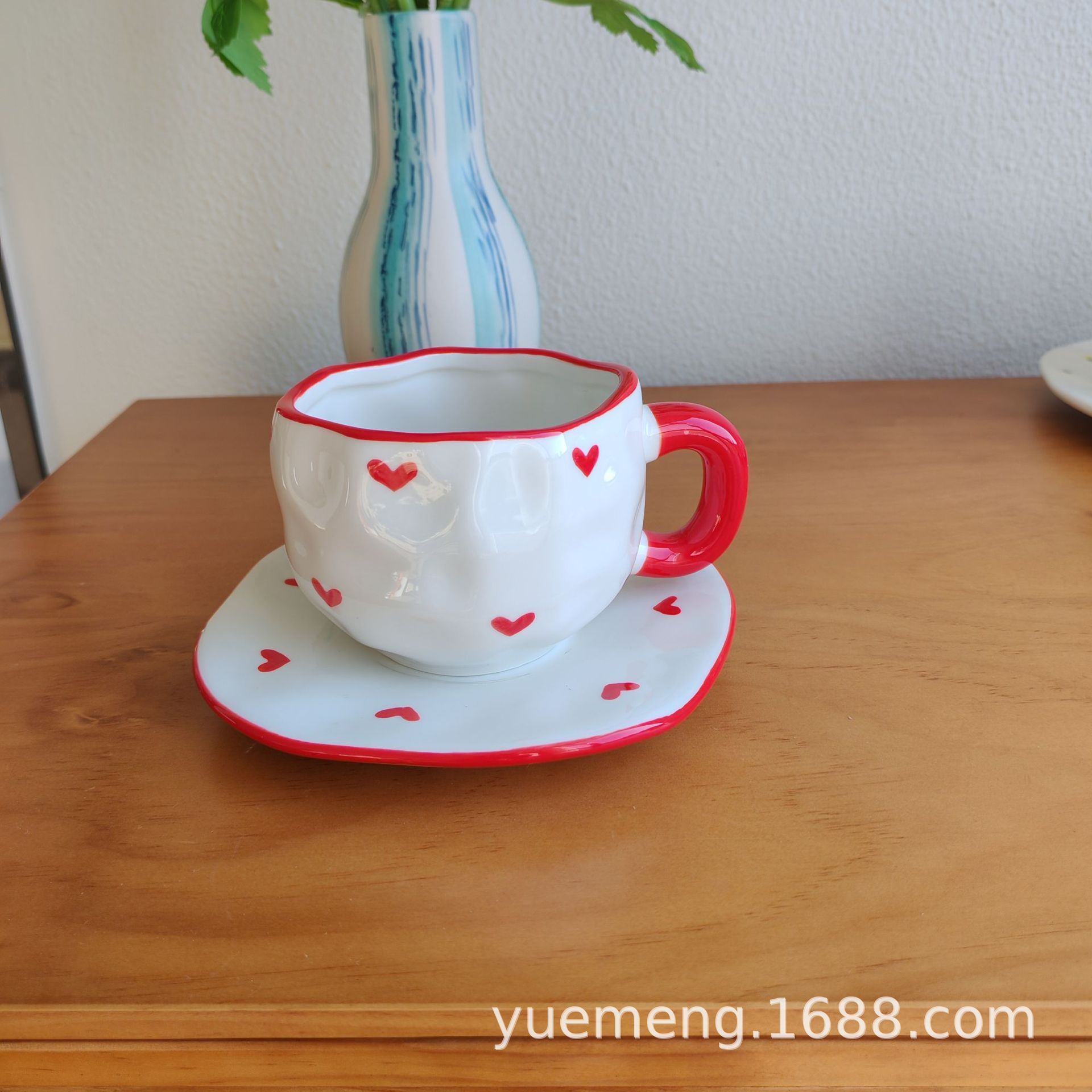 Taza de café de cerámica navideña irregular, linda taza con diseño de flores y corazones pintados a mano, juego de taza y platillo para té de la tarde