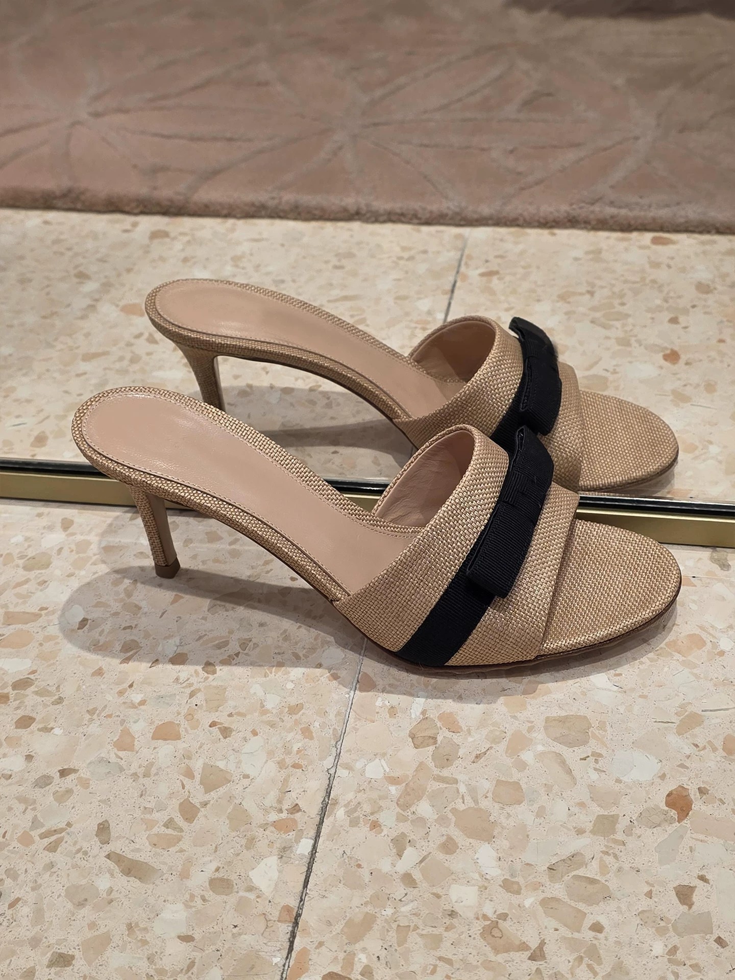 Elegante Damen Pantoletten Aus Strohgeflecht Mit Schicker Schleife_voghion.com