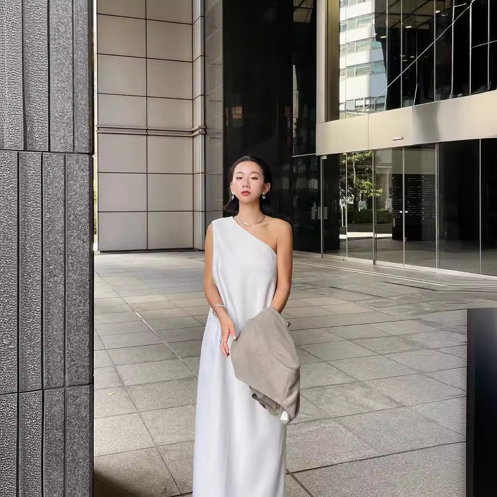 乾鶴春夏新作日系insブロガーのおしゃれなシングル肩のレトロなワンピースが痩せています。