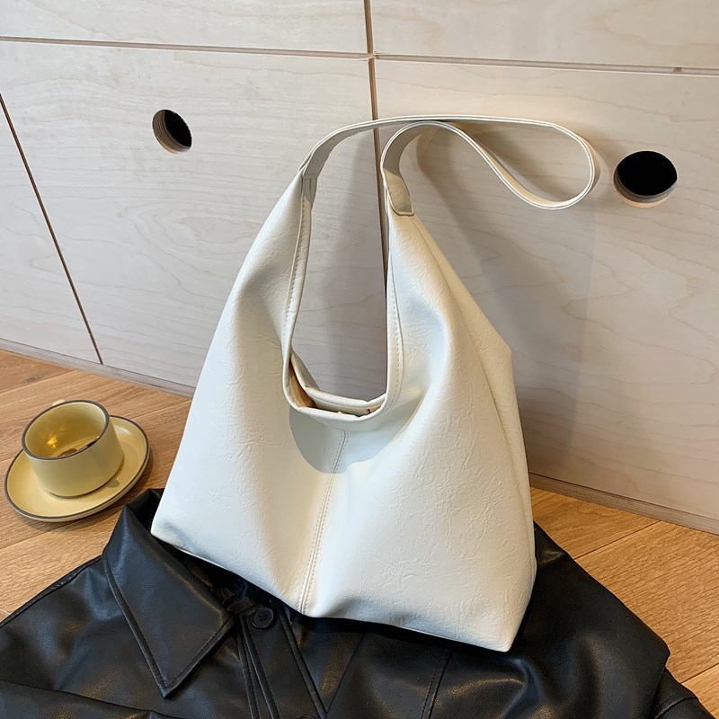 Blanda de gran capacidad de moda temperamento viaje bolsa de hombro para niños 2024 invierno nuevo bolso de brazo universal bolso especial