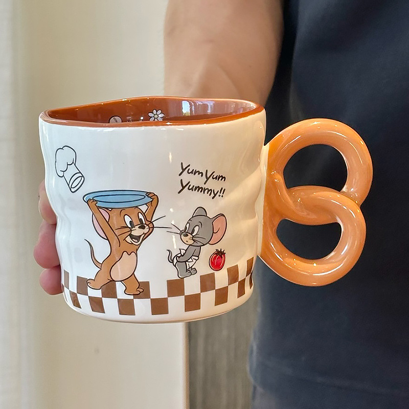 Gato y ratón Taza de mango de doble anillo Taza de agua de desayuno de cerámica Agua potable para el hogar Taza de alto valor para la oficina