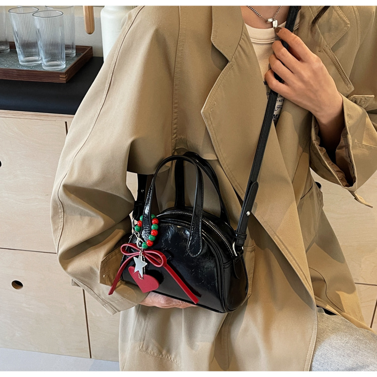 Women's Medium Pu Leather Heart Shape Streetwear Semicircle Zipper Dome Bag display picture 26