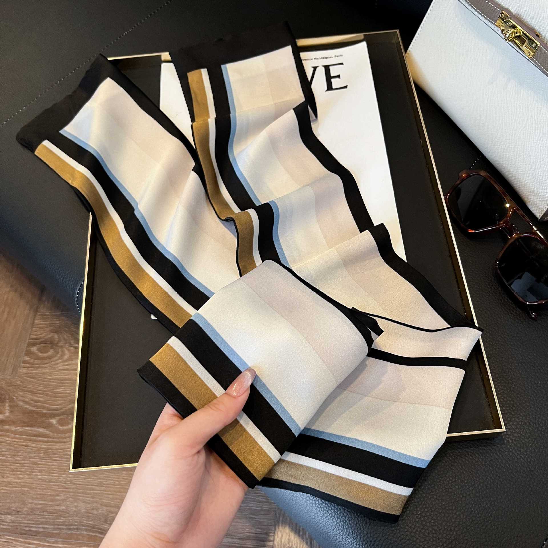 Nueva bufanda de seda pequeña banda larga estrecha para el cabello mujer estilo primavera y otoño moda madre bufanda estilo verano estilo fino serpentina bufanda al por mayor